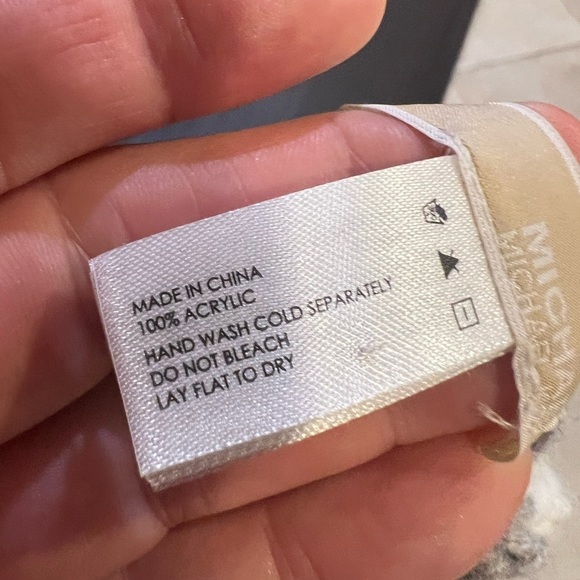 MICHAEL MICHAEL KORS Heavy Luxury Knit Infiniti Scar - Picture 5 of 6